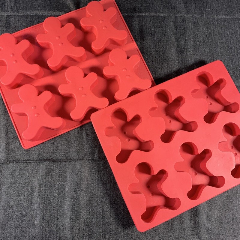 Set Of Two (2) Gingerbread silicone molds – 6 Each – MAX 250• C/ 450• F