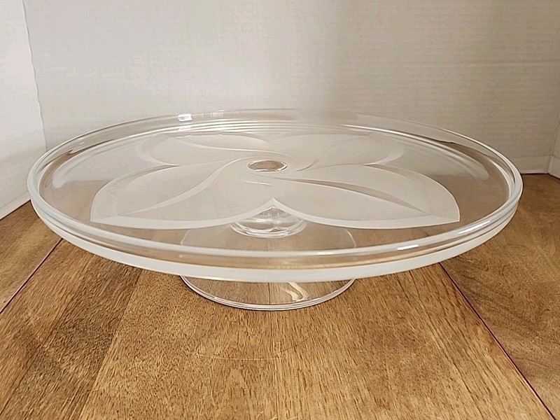 Cristal D'Arques Durand Florence Frosted Petal Cake Stand 12-1/2" w/ Rum Well