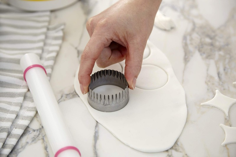 Wilton Fondant 9 Inch Rolling Pin gallery