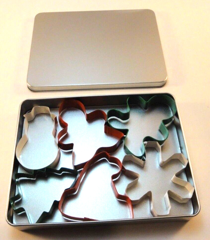 6 Creative Winter Theme Metal Cookie Cutters Set with Metal Storage Case
