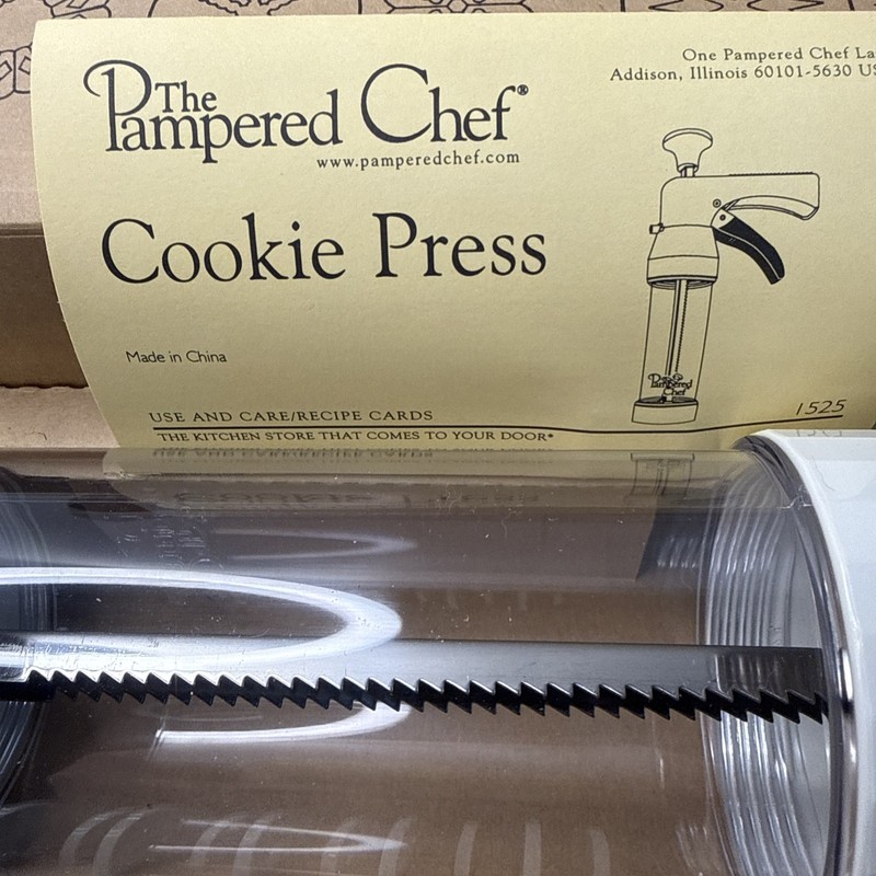The Pampered Chef 1525 Cookie Press W/ 15 Discs White Brand New gallery