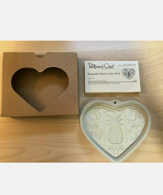 THE PAMPERED CHEF Hospitality Heart Cookie Mold Stoneware #2925 2001 USA (CA-1)