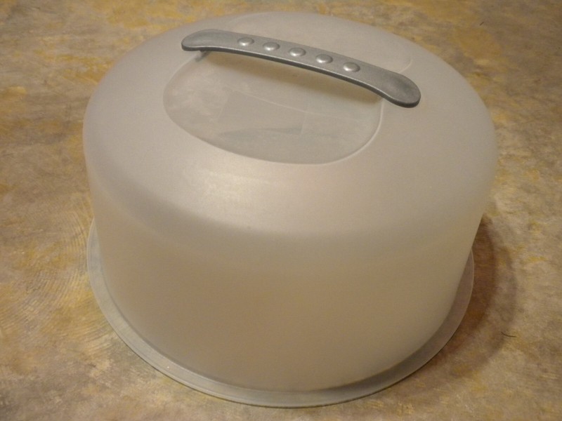 Sterilite Plastic Cake Server Storage Carrier Container / 11-3/4" x 5" Cake Area gallery