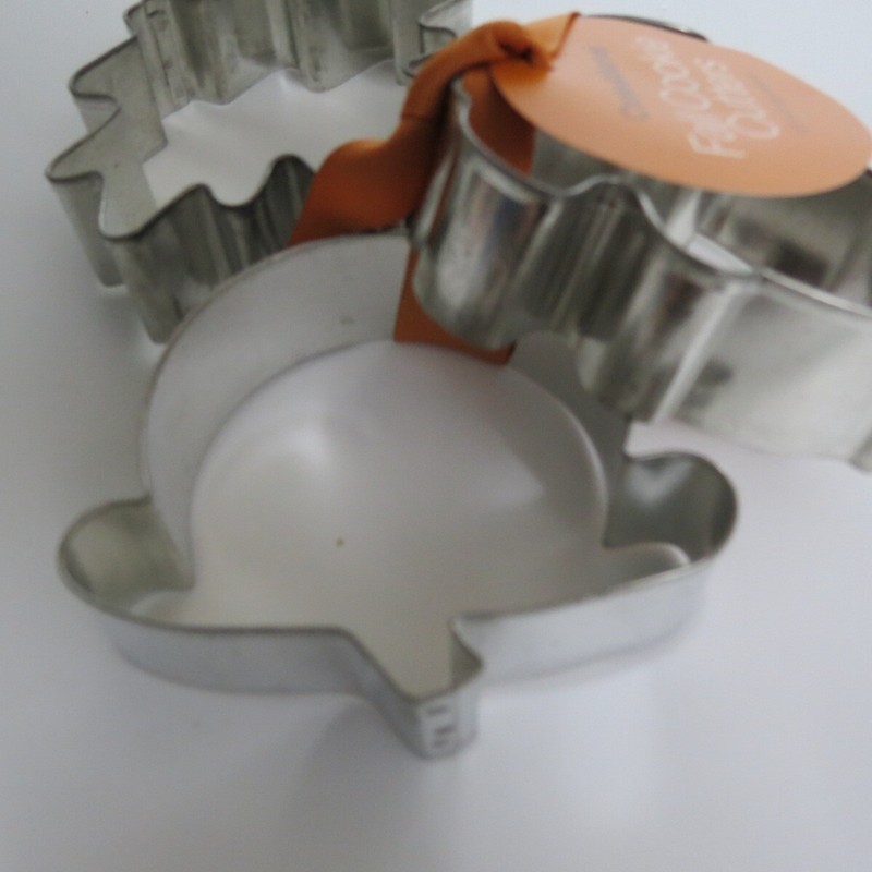 NWT Crate & Barrel Fall Cookie Cutters Metal Leaf Acorn Squirrel gallery