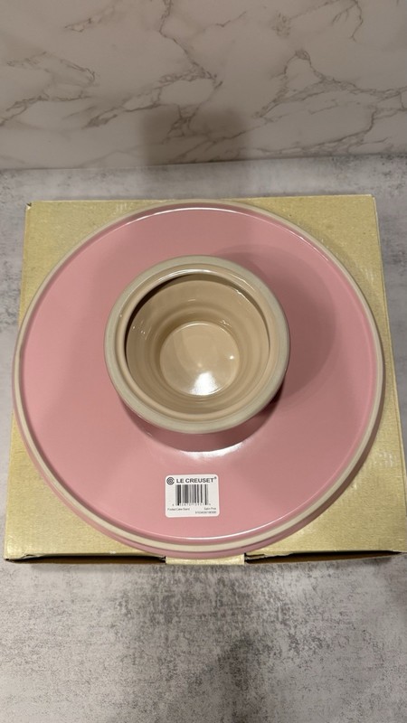 Le Creuset Large Cake Stand Footed 11.5” Satin Pink New gallery