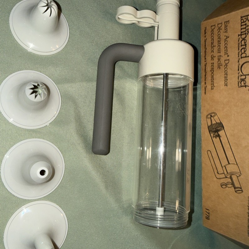 Pampered Chef Easy Accent Decorator 1778 A6 gallery