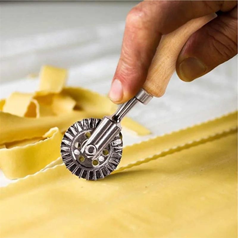 Manual Pasta Ravioli Cutter Cookie Mold Wooden Handle Kitchen Tool