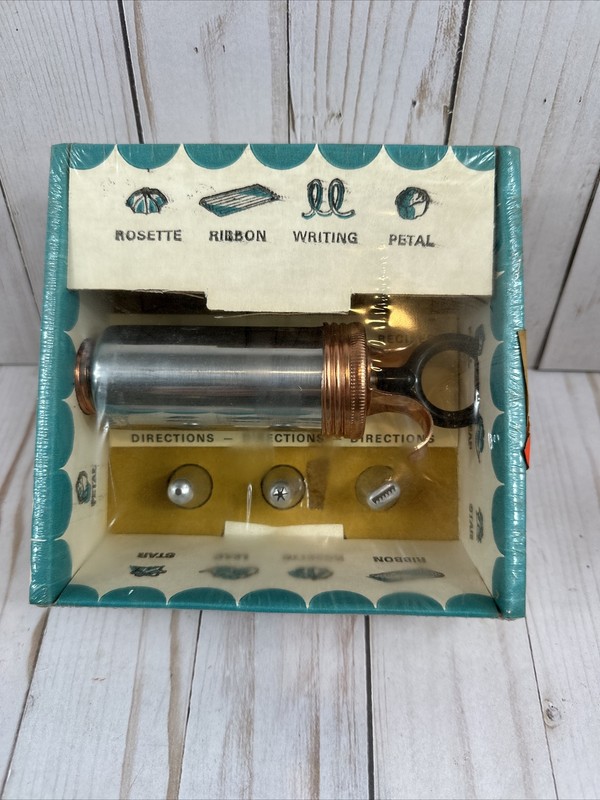 Vintage MIRRO Cake Cookie Decorator Kit with 6 Tips Aluminum 530- 1020