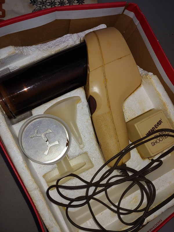 Wear-Ever 70123 Super Shooter Electric Cookie Gun with Box And Metal Disc gallery