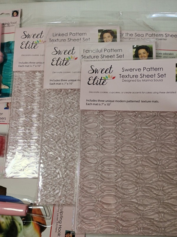 New Sweet Elite cake decorating and cookie tools set. Set includes Under the Sea gallery