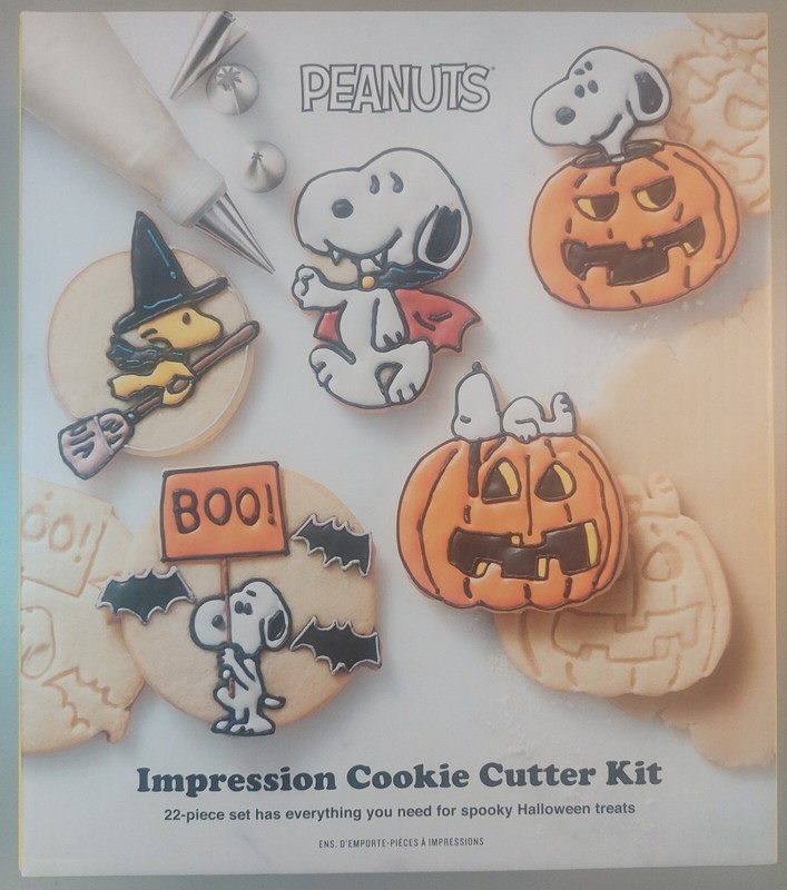 22 Piece Peanuts Halloween Cookie Cutters. Snoopy Great Pumpkin. Woodstock. NEW!