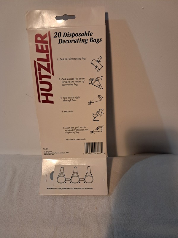 Hutzler 20 Disposable Clear Icing Decorating Bags with Nozzles & Piping Kit gallery