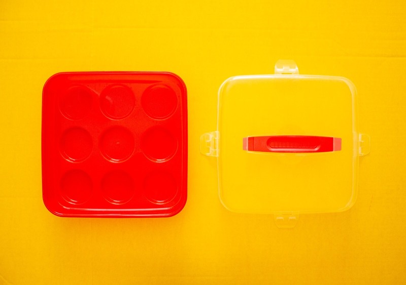Red 9-cake Plastic Cupcake Carrier – by Sure Fresh – 2 pieces