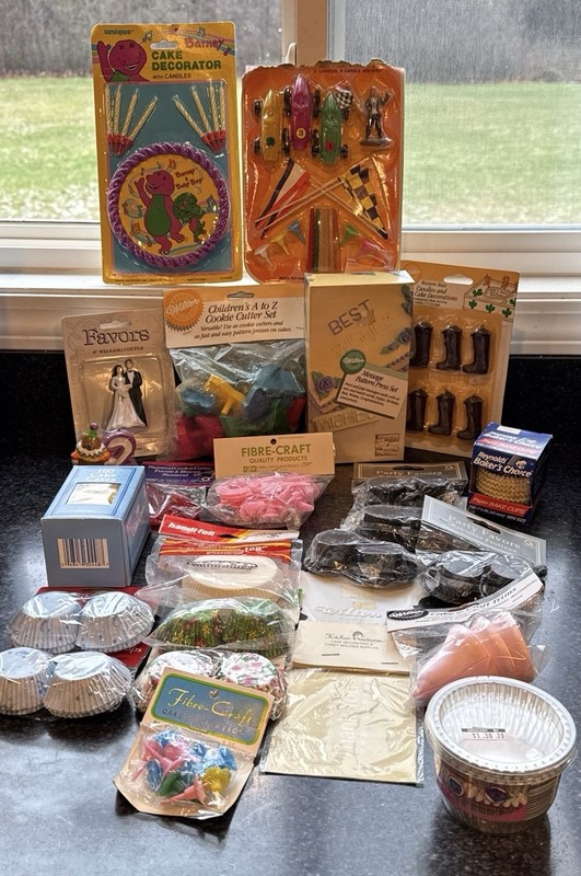 Lot of 22 Vintage Cake Decorating Supplies NIB Everything in Photos
