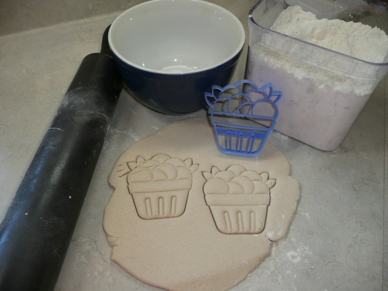 BLUEBERRY BASKET BERRY PICKING SUMMER DETAILED COOKIE CUTTER MADE IN USA PR4816 gallery