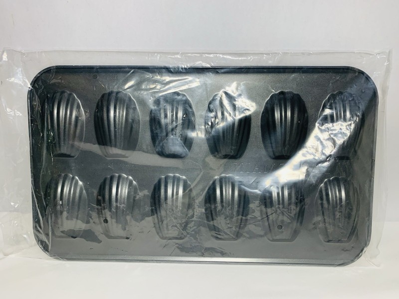 Bellemain Madeleine Pan | 12-Well Mold Makes 12 one pack, Carbon gallery