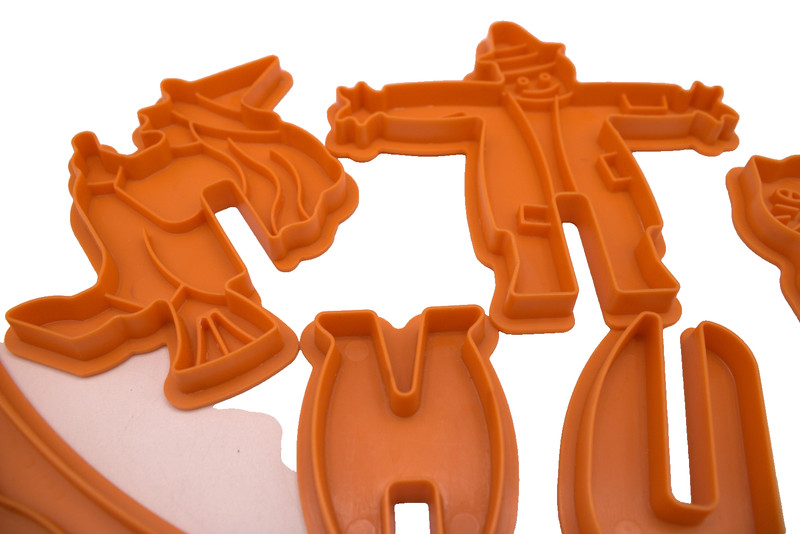Nordic Ware Halloween 3D Cookie Cutter Set Witch Ghost Scarecrow Pumpkin 12 Pcs gallery