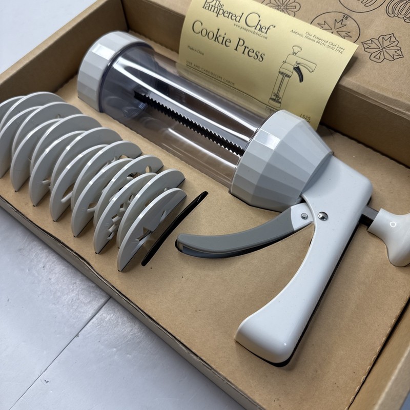 The Pampered Chef 1525 Cookie Press W/ 15 Discs White Brand New gallery
