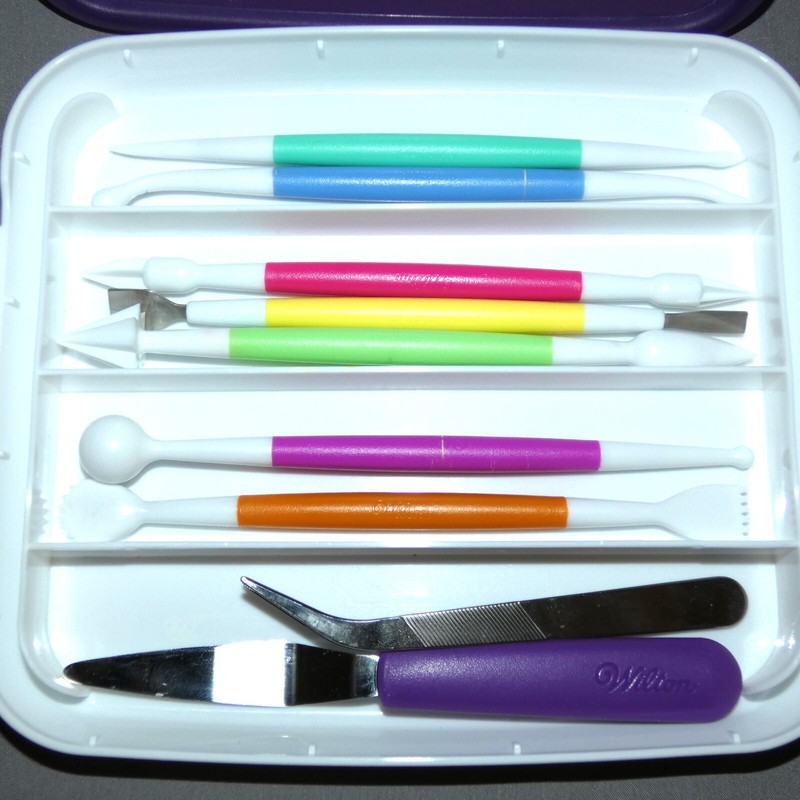 Wilton Fondant and Gum Paste Tool Set with Storage Box gallery