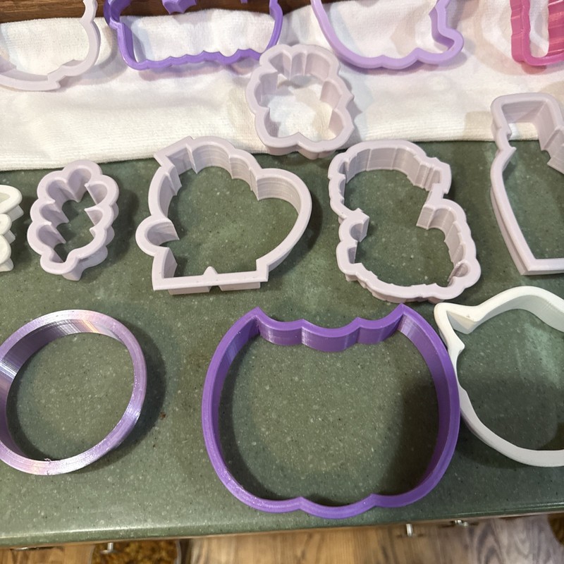 Lot Of 20 Cookie/Playdoh Cutters, 3D print Halloween Elf Pumpkin various gallery