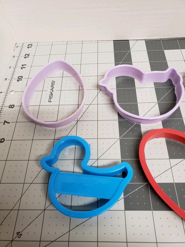 Cookie Cutters Plastic Easter 7 PC Set gallery