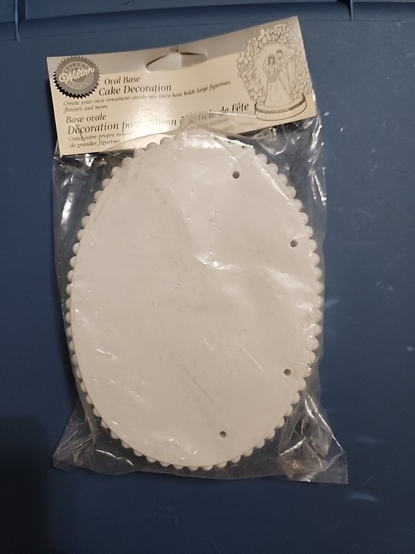 Wilton Oval Base Cake Decoration
