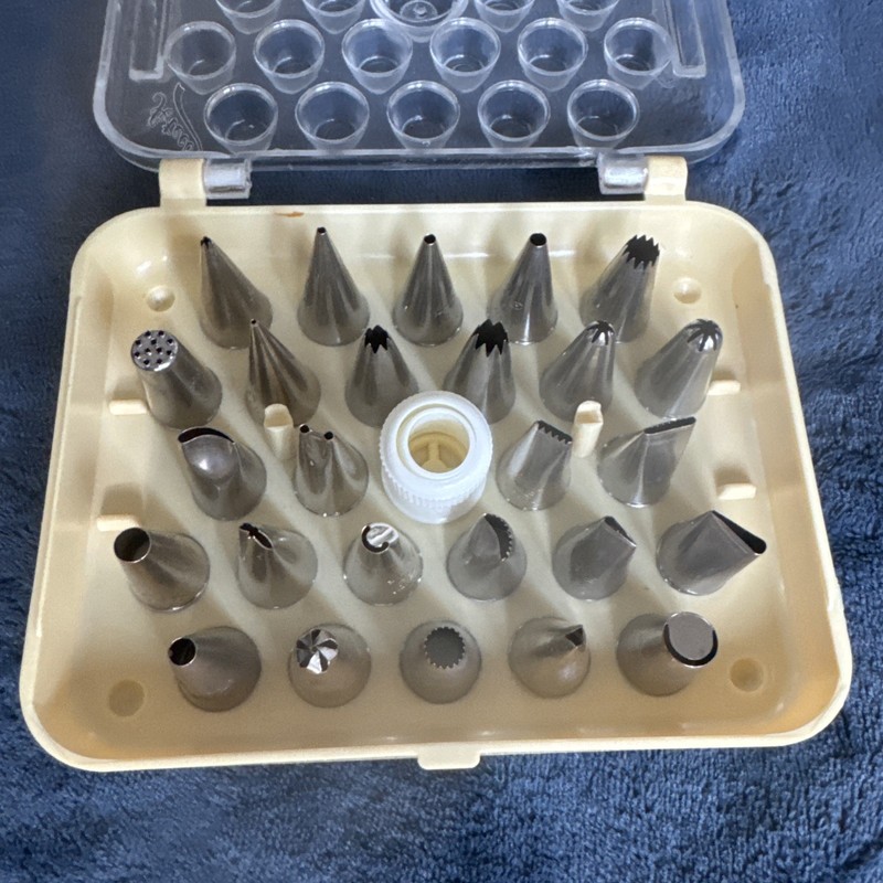 Vintage 1970 Wilton 26 Piece Piping Tip Set Cake Decorating Tips in Storage Case gallery