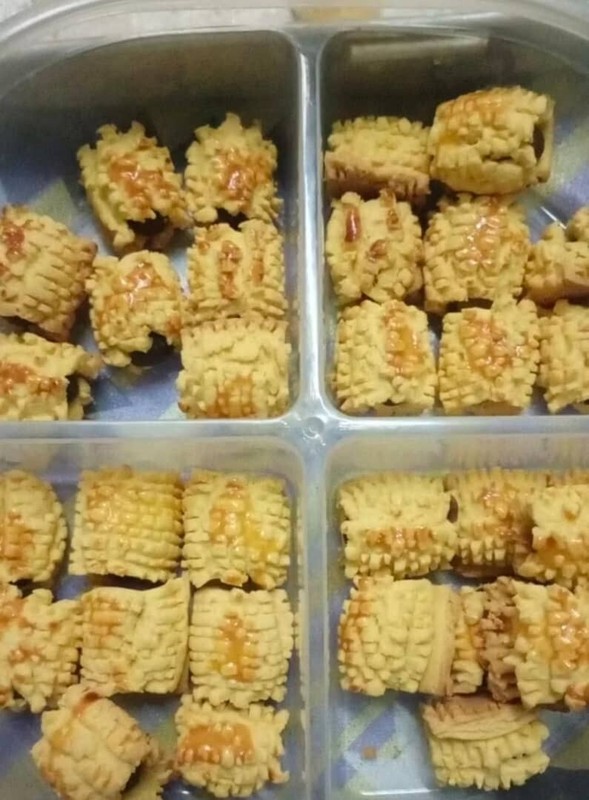 3pcs Eid Traditional Semperit and Pineapple Tart Roll Nastar (216) gallery