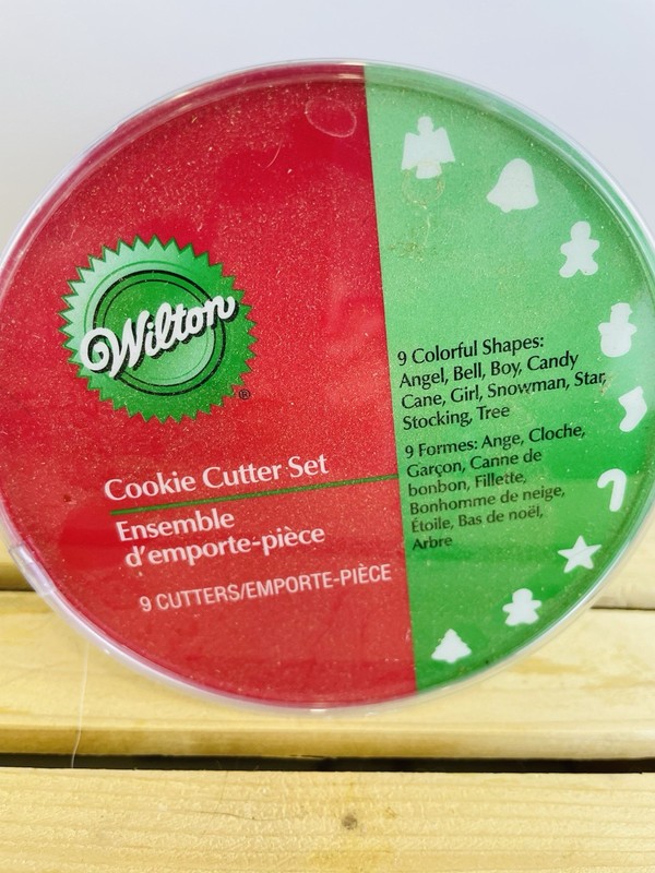 Wilton Holiday 9-Pc Christmas Cookie Cutter Set Metal Holiday Baking 2010 gallery