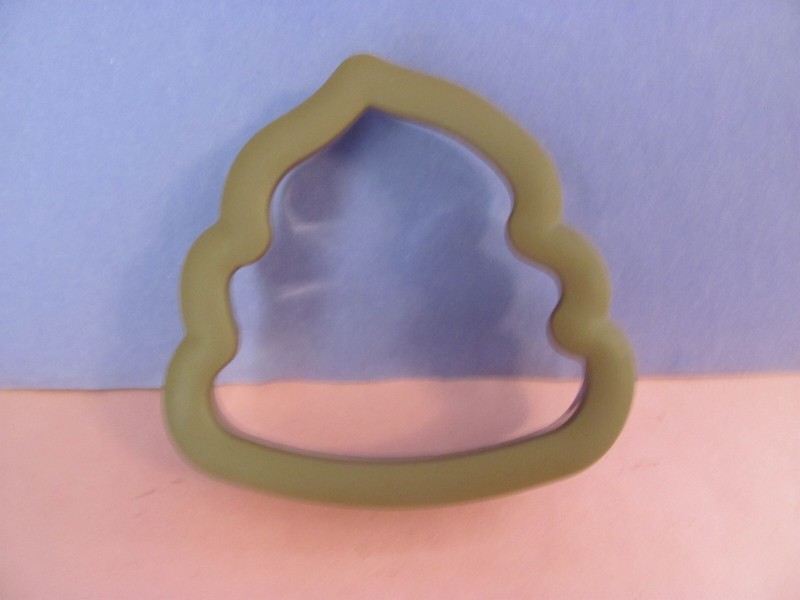RO Collection by Wilton " Poop Emoji " COOKIE CUTTER Swirl Comfort-Grip gallery