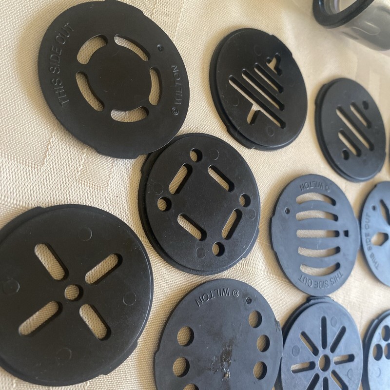 Wilton Cookie Press Pro Ultra II With 16 Shaping Disks gallery