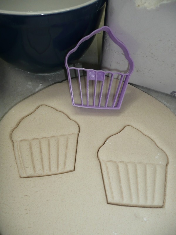 CUPCAKE SHAPE BIRTHDAY PARTY THEME COOKIE CUTTER MADE IN USA PR5128 gallery