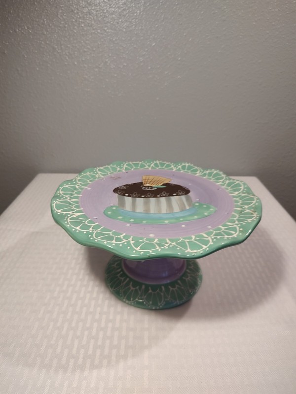 MESA INTERNATIONAL CAKE/DESSERT PEDESTAL TEAL/LAVENDER WITH LACE DESIGN 10″W 6”H