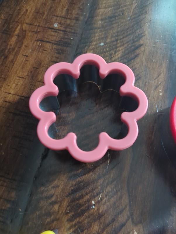 Comfort Grip Cookie Cutters Bread Crust Trim Heart Star Square x4 gallery
