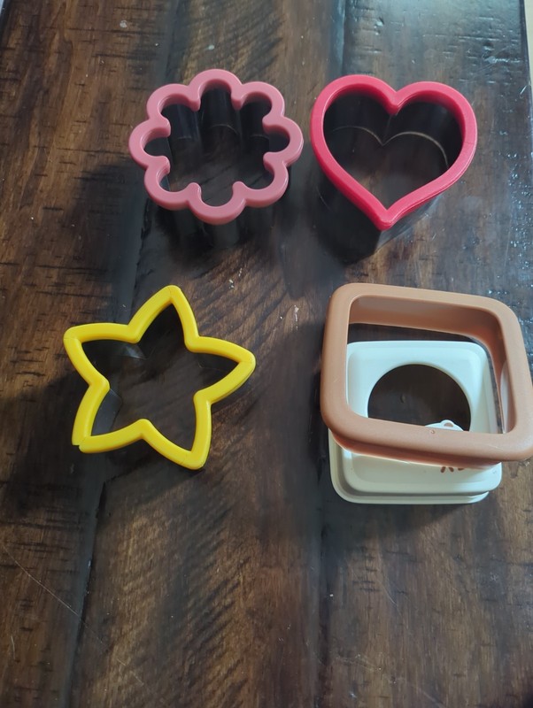 Comfort Grip Cookie Cutters Bread Crust Trim Heart Star Square x4