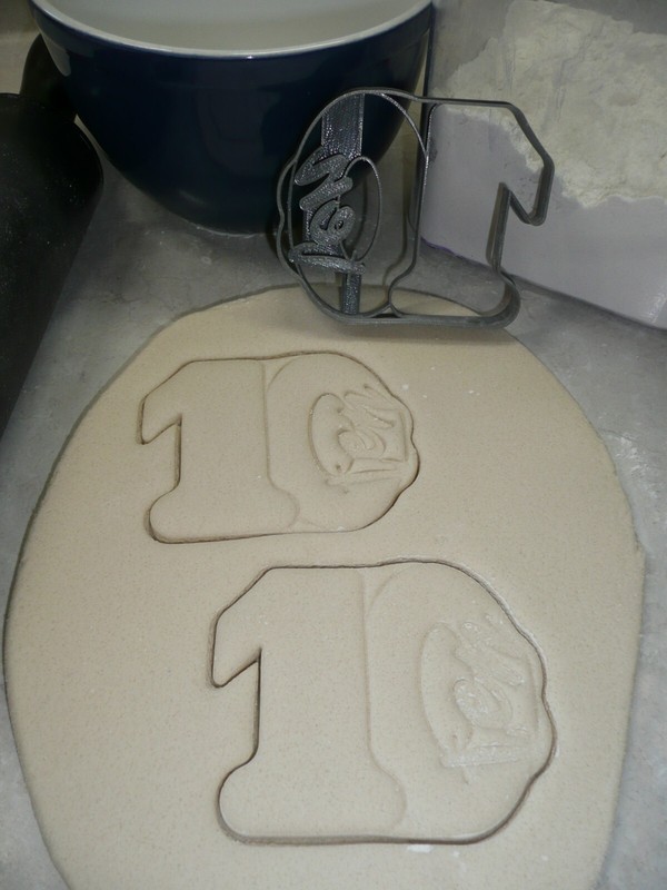 NUMBER 10 WITH WORD ON SIDE DETAILED COOKIE CUTTER MADE IN USA PR5050 gallery