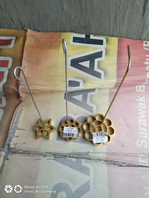 5cm Rose Honeycomb Loyang Biscuits / Cookies Brass Mould gallery