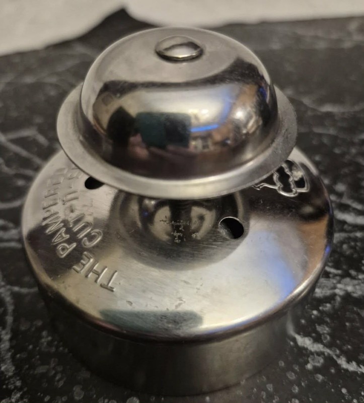 Pampered Chef Cut-N-Seal 3 inch Round Fluted Edge Pastry Cutter, Metal Silver