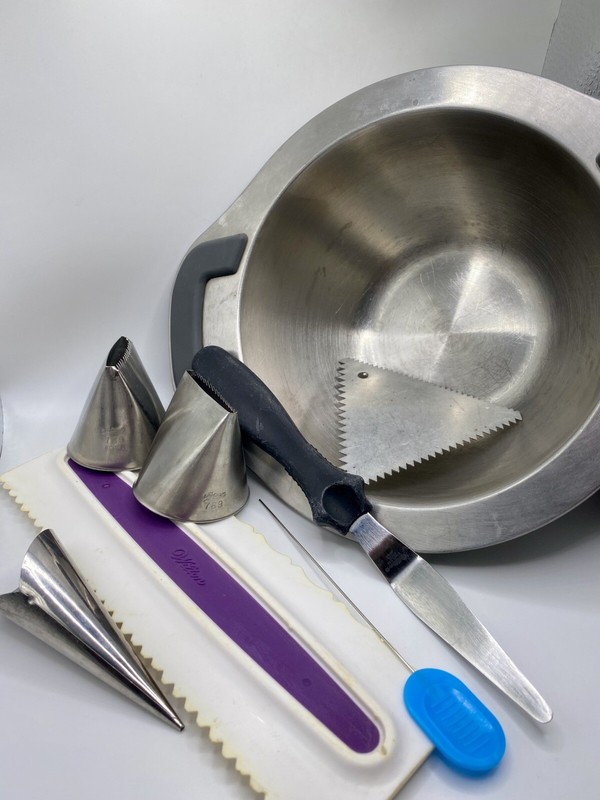 Cake Baking Decorating Tools Pampered Chef Ateco Wilson Mixing Bowl Piping Comb gallery