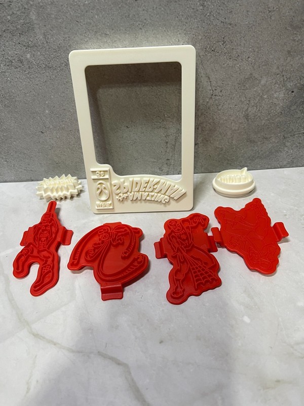 Williams Sonoma Marvel Comics Cookie Cutter Set Spider Man Comic Book – EUC