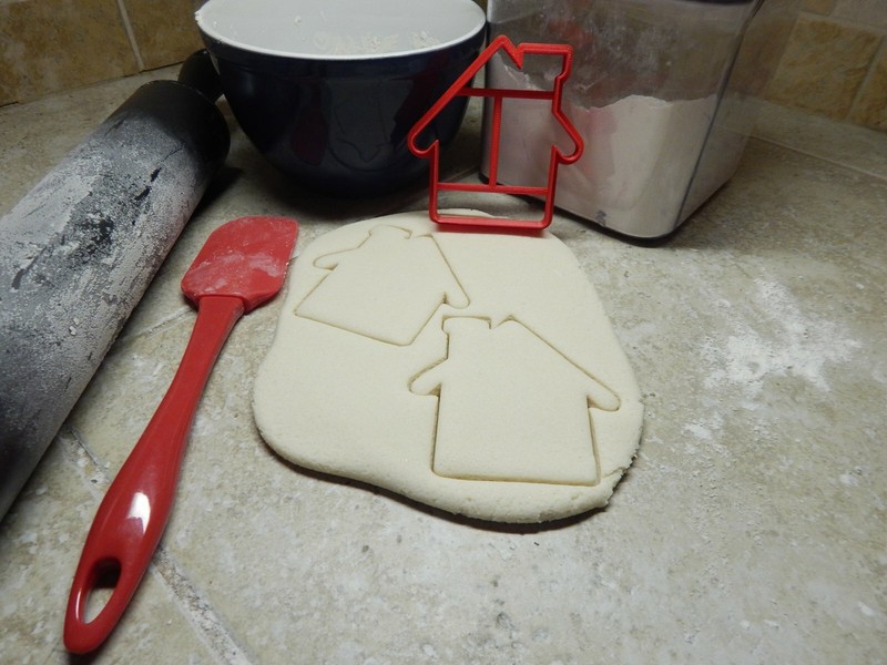 HOUSE REAL ESTATE SCHOOL DOG BUILDING FAMILY PLACE HOME COOKIE CUTTER USA PR2193 gallery