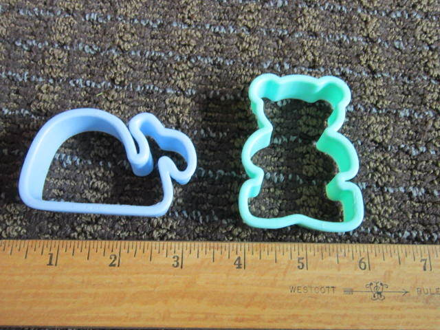 Cookie Cutters Teddy Bear Whale Flying Bird Fish Pig Chicken Small Plastic 6 gallery
