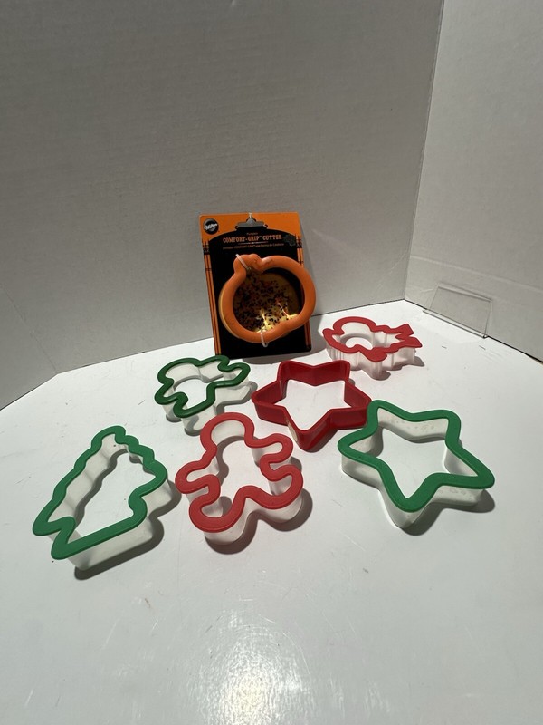 Lot Of 7 Cookie Cutters Holiday Themed Plastic
