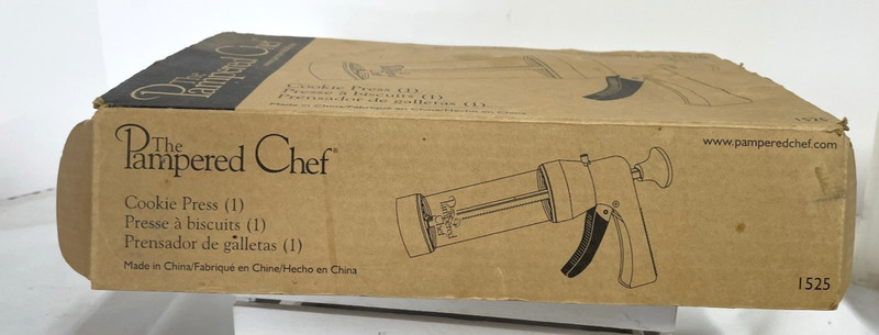 The Pampered Chef 1525 Cookie Press with 16 Discs White No Instruction Booklet gallery