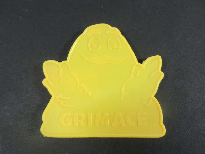 VINTAGE 1980 McDONALD’S PLASTIC YELLOW GRIMACE COOKIE CUTTER FORM MOLD RETRO TOY