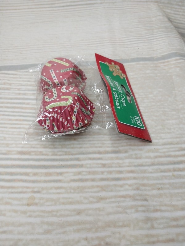 New 100 CHRISTMAS Candy Cane Gingerbread MINI Cupcake Liners Cups Wrappers Party gallery
