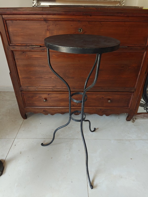 Wrought Iron Stand With Round Shelf For Cake Presentations Confetti