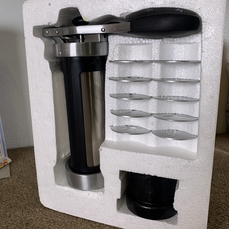 Wilton Cookie Pro Press W/10 Decorating Disks Comfort Grip New Open Box gallery
