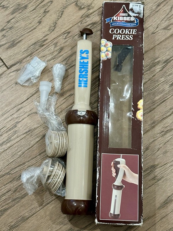Hershey Kisses 28 Piece Cookie Press 21 Disc 6 Tips – New Open Box