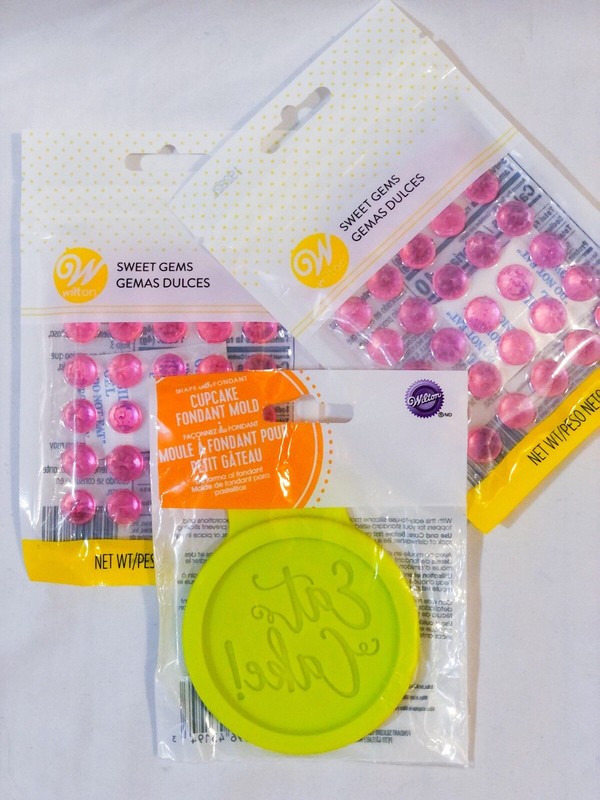 Wilton Cupcake Fondant Mold and Pink Isomalt Gems Baking Tools Cookies Desserts